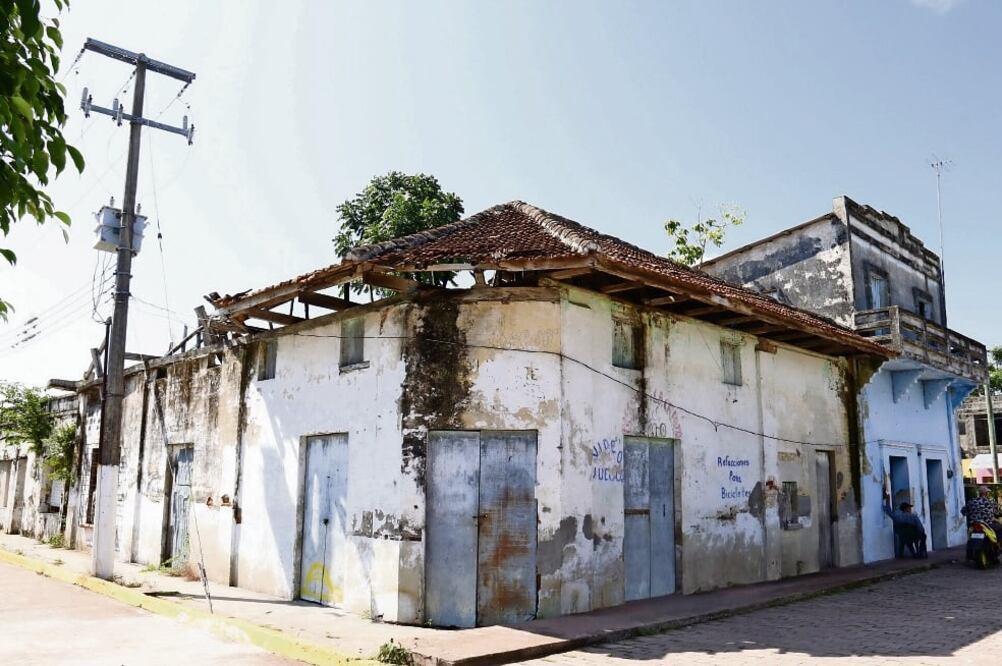 La casa de Andrés Manuel López Obrador, líder de Morena, en Tepetitán, Macuspana, en la calle Hidalgo. (Fotos: LUIS MANUEL LÓPEZ)