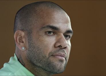 Dani Alves solicita volver a declarar luego de dar tres diferentes versiones