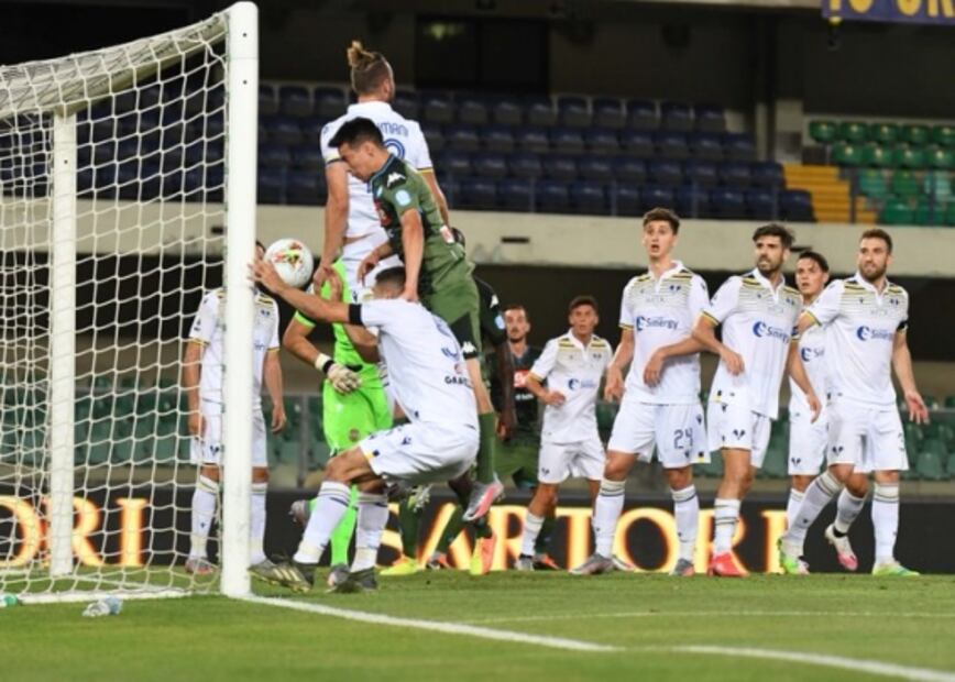 Chucky Lozano anota gol con el Napoli