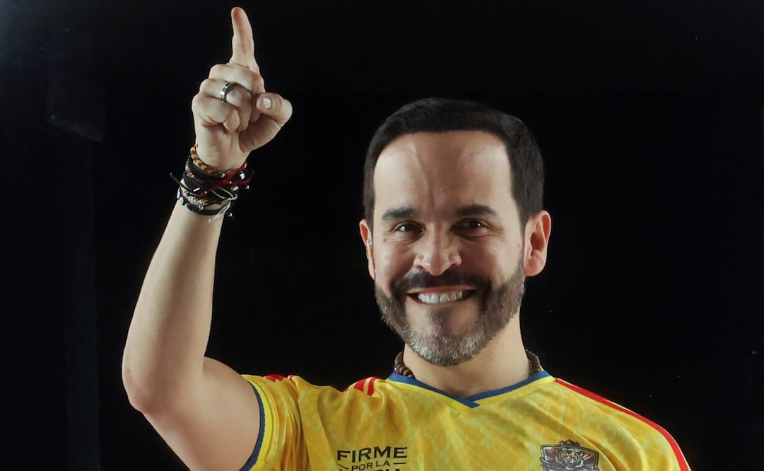 El ultraderechista Abelardo de la Espriella ganador de la segunda vuelta presidencial de este domingo en Colombia pronuncia un discurso, luego de los resultados preliminares que le dan el triunfo por delante del izquierdista Iván Cepeda, en Barranquilla (Colombia). Foto: EFE