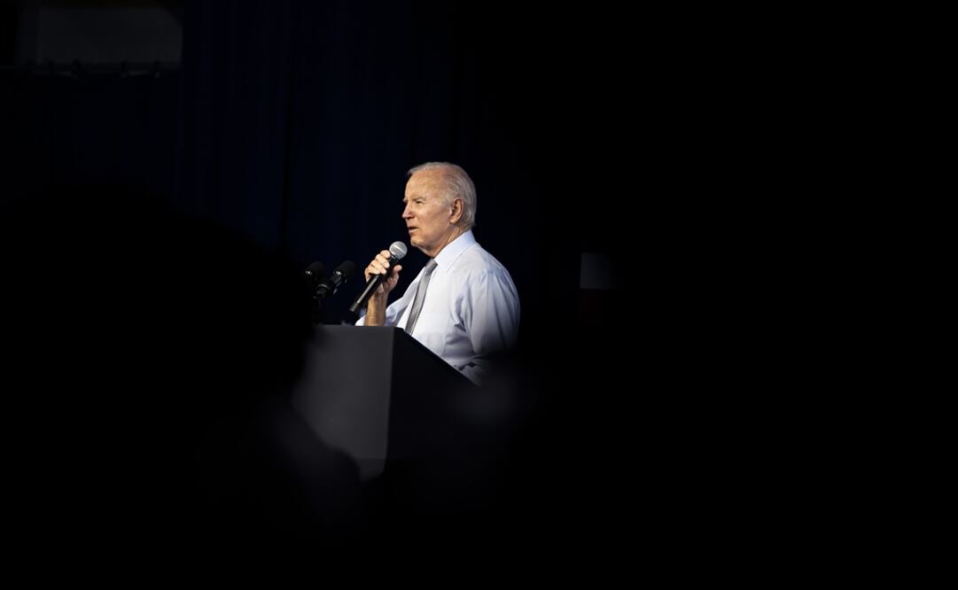 El presidente Joe Biden habla en un mitin de campaña para el candidato demócrata a gobernador Wes Moore en la Universidad Estatal de Bowie. Foto: AFP 