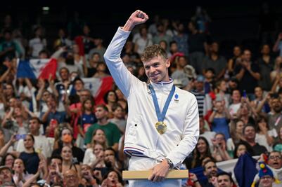 Léon Marchand sigue haciendo historia y va por su cuarta medalla de oro 