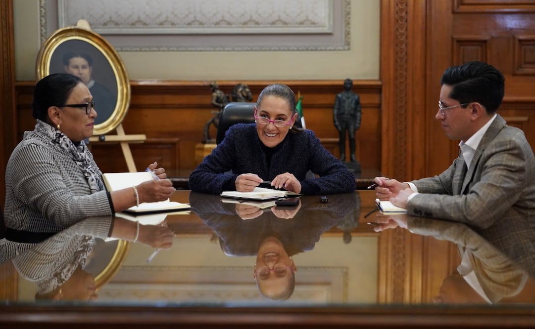 Claudia Sheinbaum en llamada con el papa Francisco XIV. Foto: tomada de X @Claudiashein