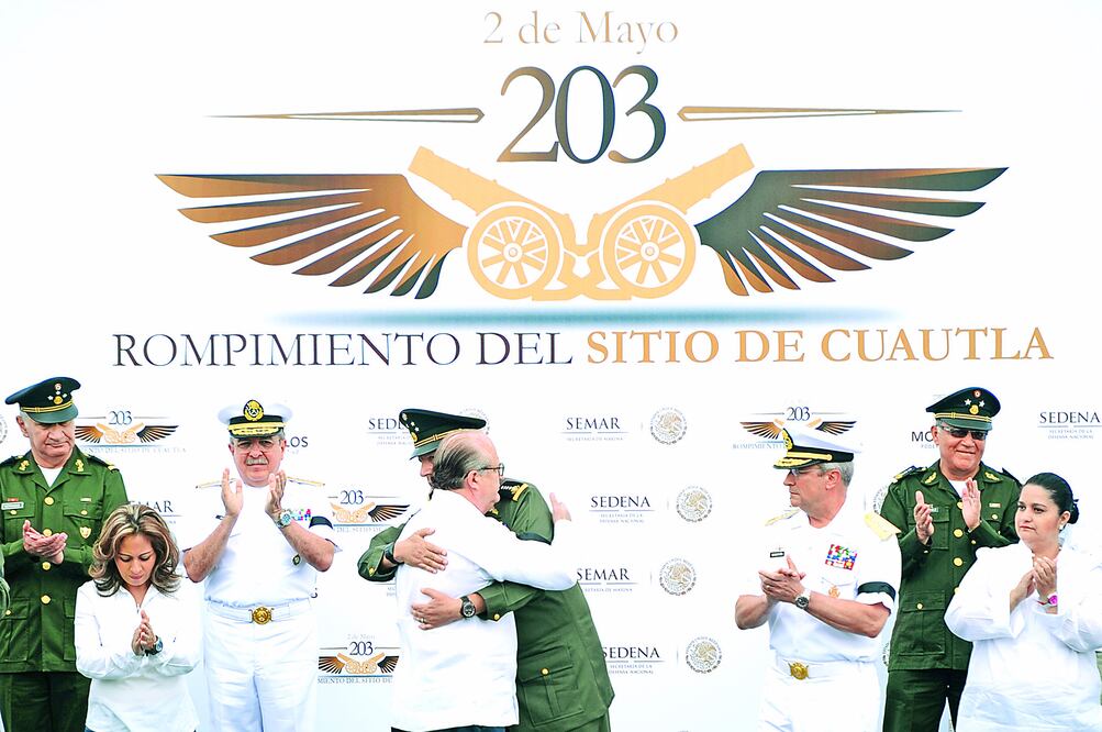 Durante la conmemoración del 203 aniversario del rompimiento del sitio de Cuautla de 1812, el titular de la Sedena, Salvador Cienfuegos Zepeda, hizo un llamado contra la corrupción en el país, declaró que se deben respetar las leyes (ESPECIAL)