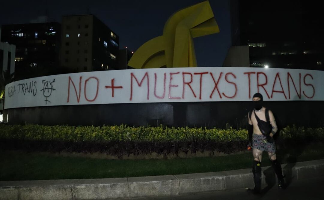Movilización por el Día Internacional de la Memoria Trans, en la que colectivos partieron del hemiciclo a Juárez al Zócalo capitalino. Foto: Fernanda Rojas / EL UNIVERSAL