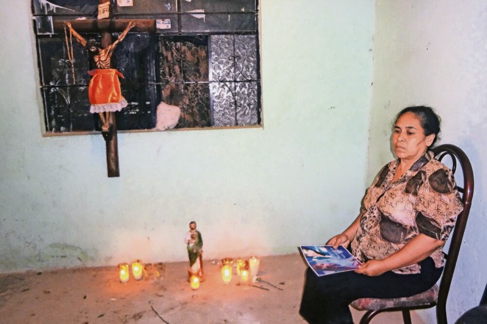 La madre de la joven dijo que su hija fue rafagueada por policías en el auto de su novio, porque presuntamente los confundieron con criminales (ARCHIVO EL UNIVERSAL)