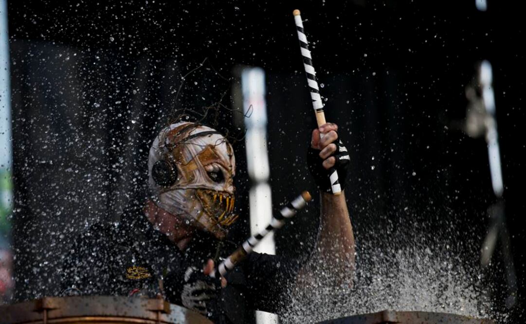 Mushroomhead, banda proveniente de Cleveland, Estados Unidos, se presentó con su característico atuendo. FOTO: Cristopher Rogel Blanquet/EL UNIVERSAL.