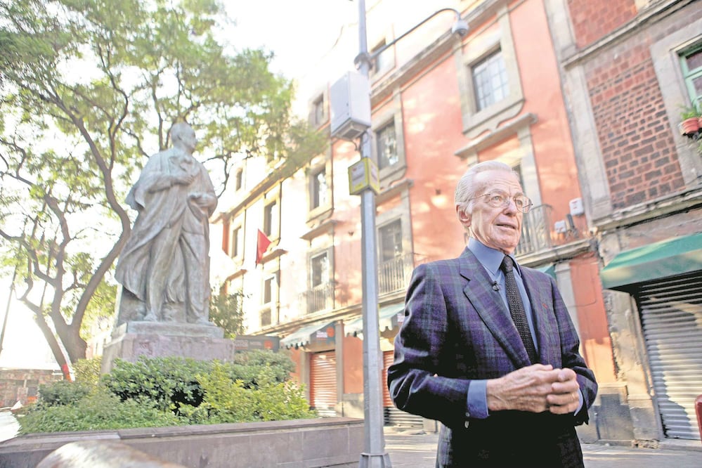 En la memoria del comunicador habita la crónica más extensa del centro de la ciudad de México que uno pueda imaginar: desde circos quemados hasta vecindades que ya no existen (IVAN STEPHENS / EL UNIVERSAL)