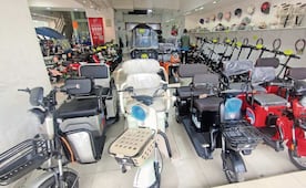 Aún se venden motos y bicis eléctricas sin las placas