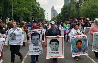 Padres de normalistas aplauden creación de la Unidad Especial y a su titular