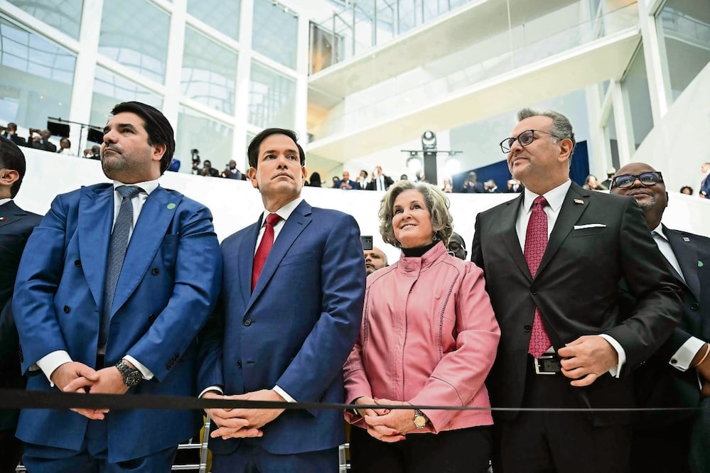 El secretario estadounidense de Estado, Marco Rubio, y la jefa de gabinete
de la Casa Blanca, Susie Wiles, en el Instituto de Paz de EU en Washington. Foto: Andrew Caballero-Reynolds / AFP