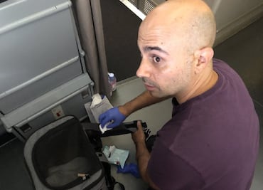 Sangre y heces en el piso: pasajero cuenta el mal rato que pasó en vuelo a Toronto