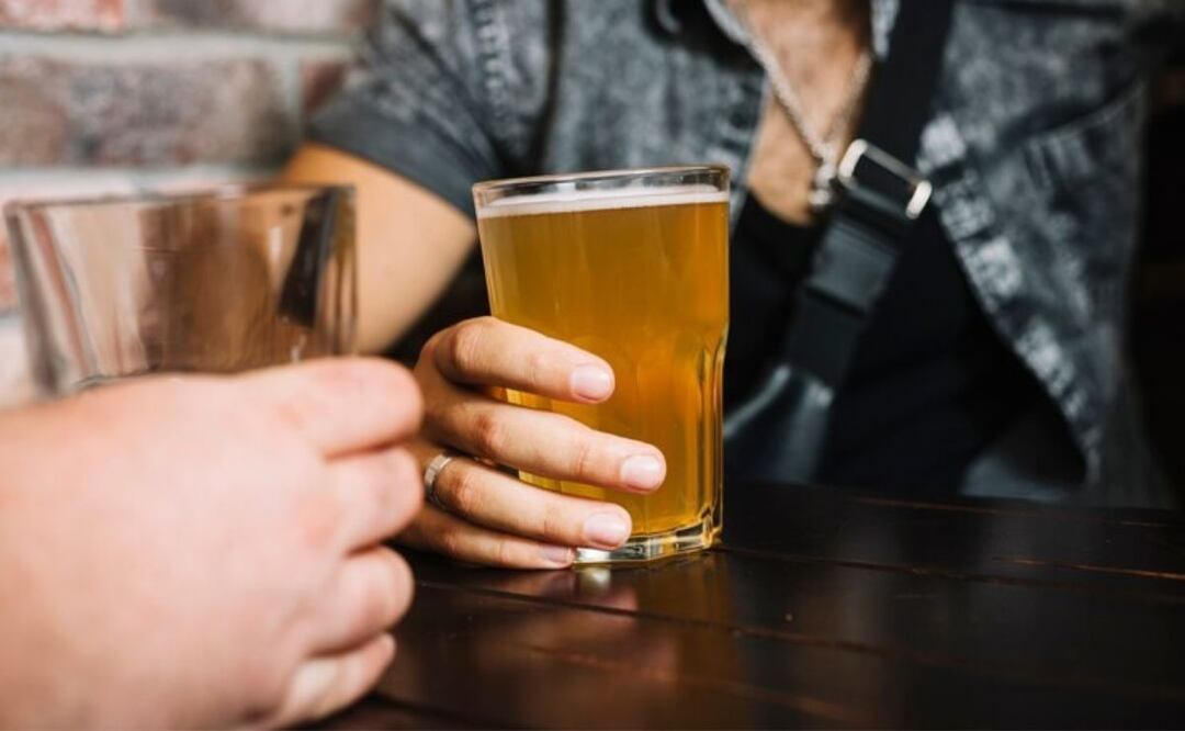 Una cerveza para calmar el estrés. Fuente: Freepik