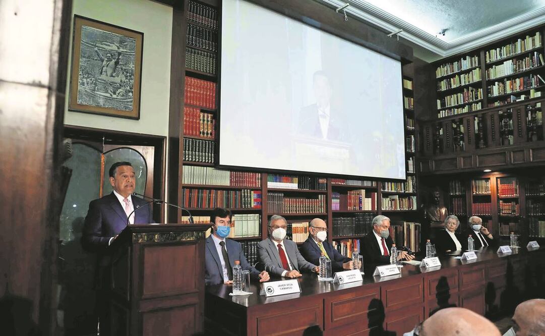 Raúl Contreras (izq.) dijo que el expresidente Miguel Alemán, “ante todo, fue un estadista”. Foto: Diego Simón/EL UNIVERSAL