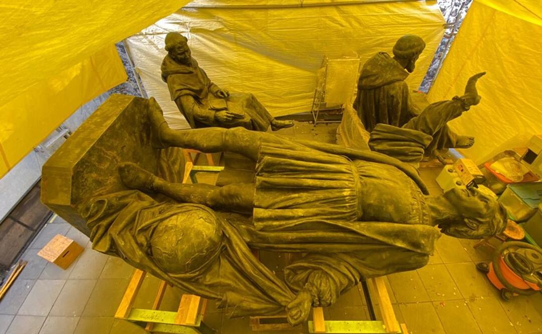 Especialistas de la Coordinación Nacional de Conservación del Patrimonio Cultural avanzan en la restauración de la piezas del Monumento a Colón, las cuales fueron retiradas hace cuatro meses de su sitio en Reforma. Foto: Cortesía INAH