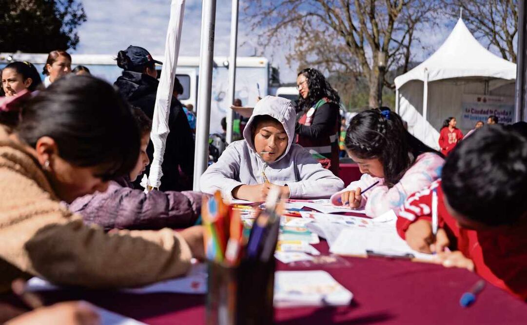 Pequeños de Parres El Guarda, en Tlalpan, participaron en diversas actividades, como un planetario móvil. Foto: Hugo Salvador / EL UNIVERSAL
