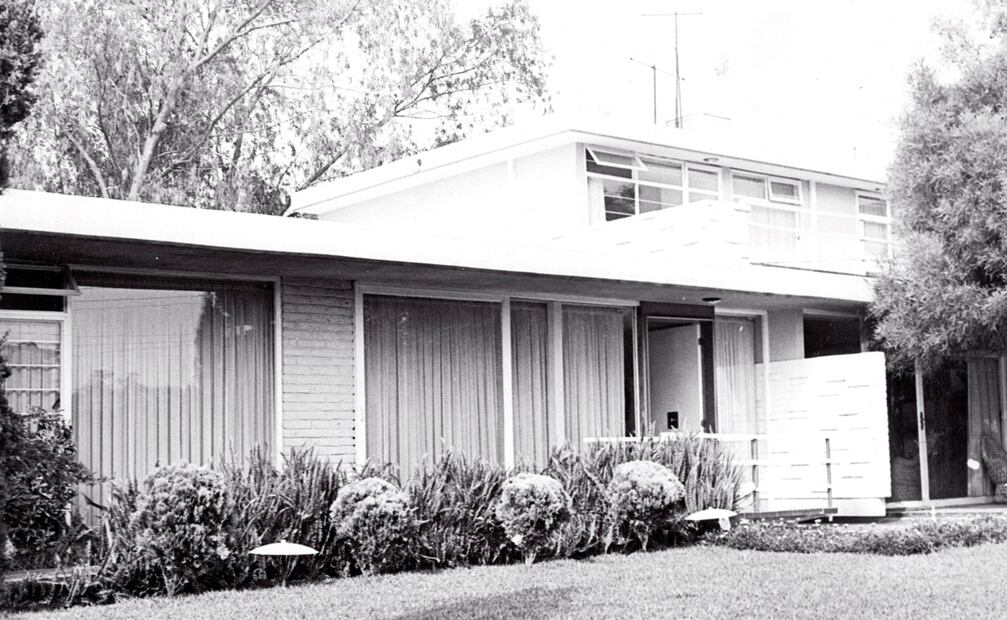 Esta es la elegante residencia ubicada en Peñas número 186, donde el actor de cine Julio Alemán sorprendió a dos asaltantes e hirió de un tiro a uno de ellos.
Foto: Fototeca EL UNIVERSAL.