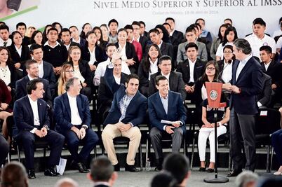 Impulsa EPN afiliación de jóvenes estudiantes al IMSS