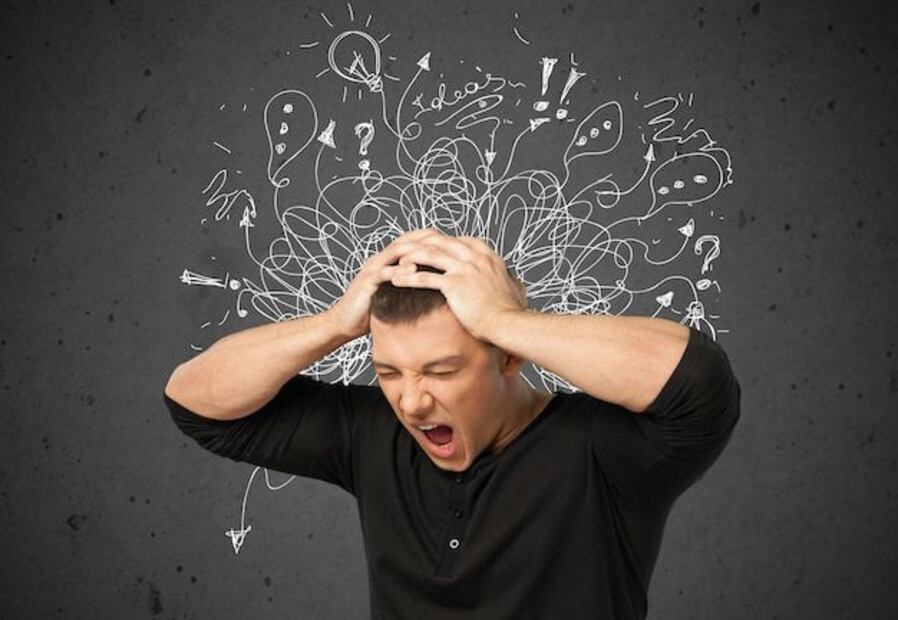 Los malos pensamientos son una parte normal de la experiencia humana, pero no tienen que dominar nuestra vida. Fuente: Freepik.