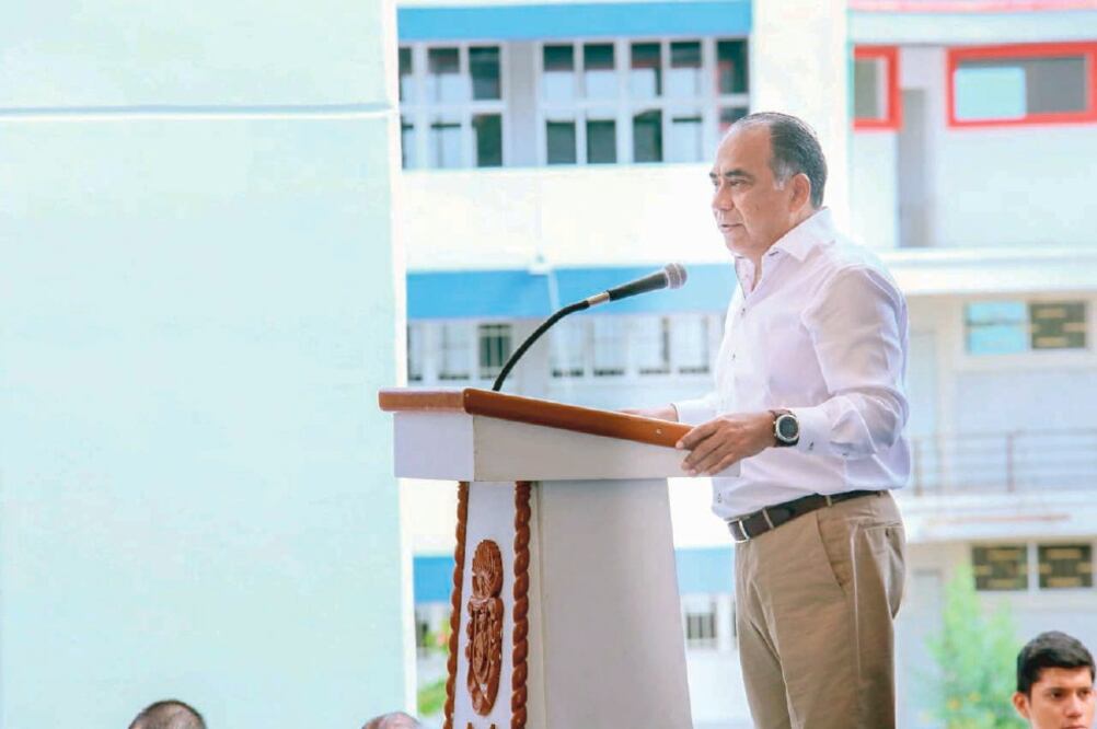 El gobernador Héctor Astudillo entregó ayer la Unidad Académica de Licenciat u ra en Gobierno y Gestión Pública, de la UAG, en la que se invirtieron 119 mdp.  (Archivo/El Universal)