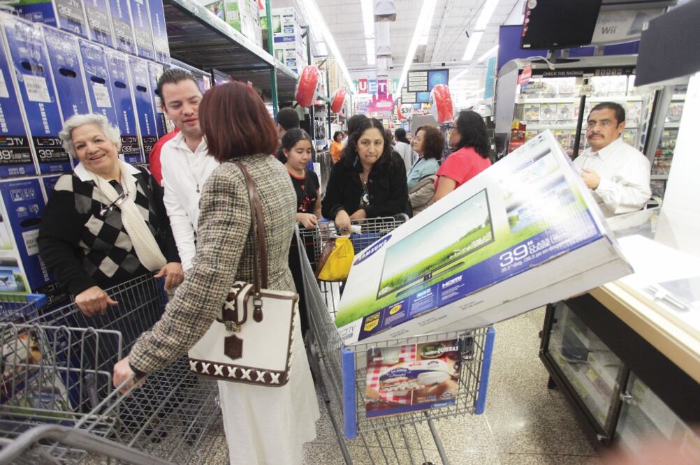 Porque México tiene reservas y su mercado interno crece, la devaluación de la divisa nacional no se ha transmitido a los precios, destacó la asociación (ARCHIVO EL UNIVERSAL)