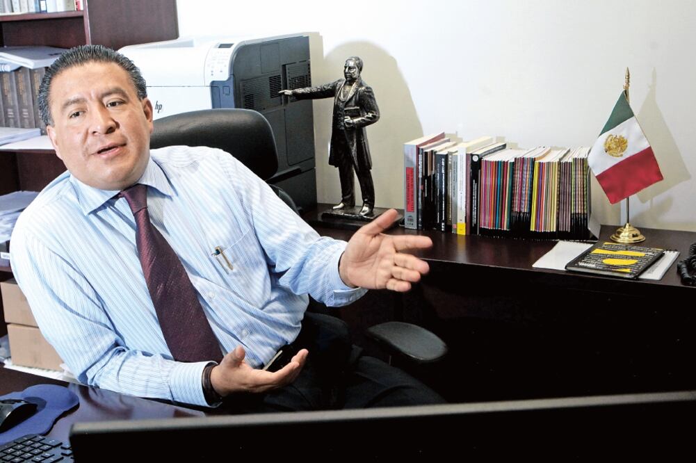 Horacio Duarte, representante de Morena, dijo que denunció el “in - flamiento” del padrón de votantes chiapanecos en el exterior (ARCHIVO. EL UNIVERSAL)