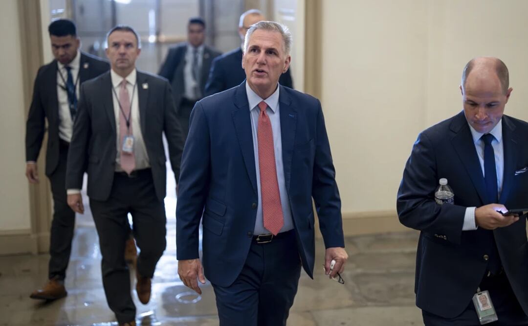 El presidente de la Cámara de Representantes, el republicano Kevin McCarthy, arriba al Capitolio en Washington. Foto: AP