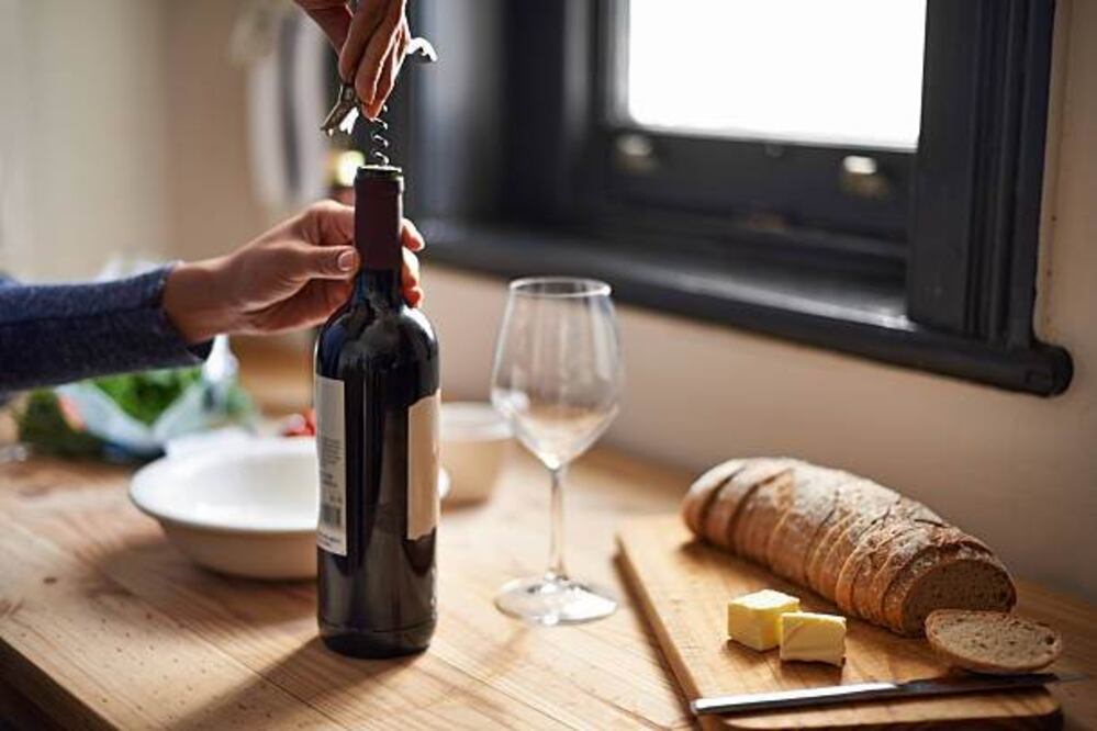 Pan con vino/ Imagen: iStock.