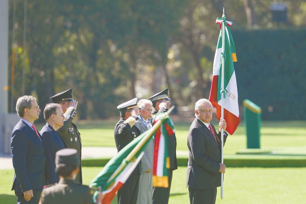 El presidente Andrés Manuel López Obrador conmemoró ayer el Día de la Bandera. Foto: DIEGO SIMÓN SÁNCHEZ. EL UNIVERSAL