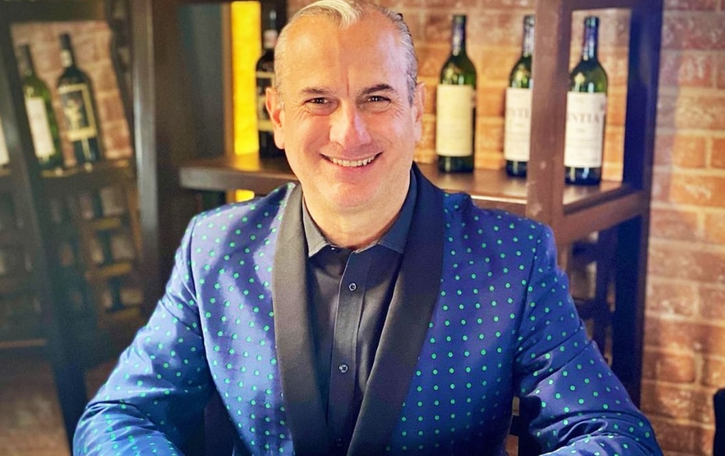 El comunicador mexicano Patricio Cabezut enfrenta una lucha legal con su expareja, Aurea Zapata, por la custodia de sus hijas.
Foto: Instagram