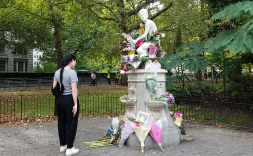 Todos los rincones de Reino Unido se convierten en centros de homenaje para la reina Isabel II