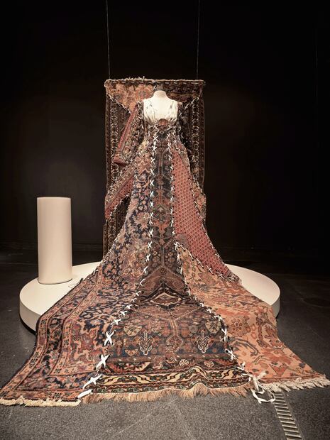 El Museo de Arte Islámico, un referente en la región y en el mundo por sus colecciones de arte, ha abierto la muestra Modelando un imperio: textiles del Irán safávida, que ilustra cómo la seda fue un objeto del deseo. Foto: The Museum of Islamic Art/ Qatar Museums