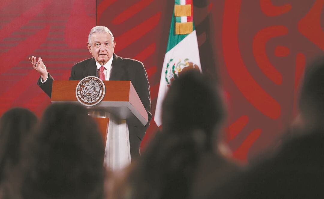 El presidente Andrés Manuel López Obrador llama a la población a cuidarse en esta temporada invernal contra el coronavirus. Foto: Berenice Fregoso/ EL UNIVERSAL.