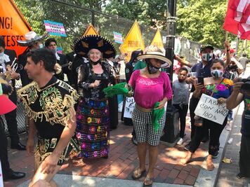 Hacen fiesta mexicana por visita de AMLO a Casa Blanca