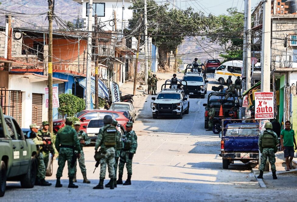 Oficiales revelan que las renuncias a la Guardia Nacional, en especial de expolicías federales, obedecen a presiones de los altos mandos porque quieren terminar con el personal civil. Foto: David Guzmán EFE