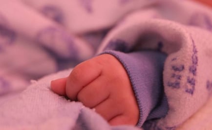 Abandonan a recién nacido sobre la vía pública en Venustiano Carranza 