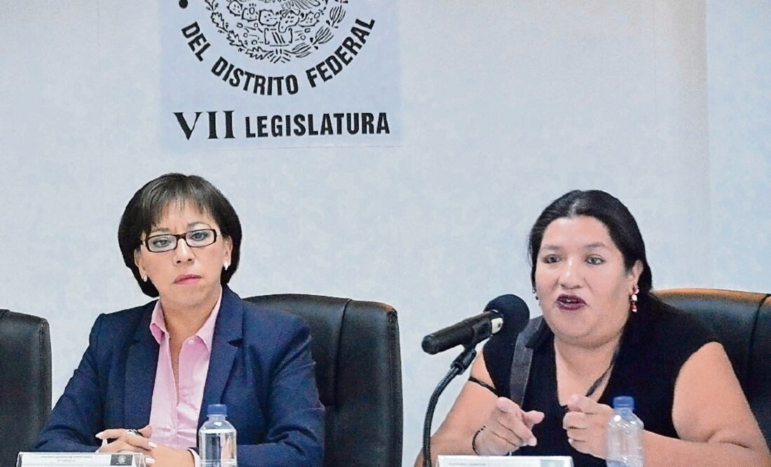 Beatriz Rojas, diputada de Morena, y María Salguero, quien elaboró el Mapa de Feminicidios en la Ciudad de México, en Google (ASAMBLEA LEGISLATIVA)