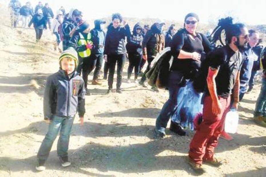 Garrafones del desierto, esperanza de migrantes que la “Border” destruye