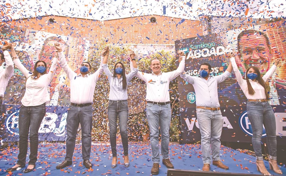 Arropado por el panismo en el Comité Ejecutivo Nacional, Santiago Taboada comenzó su campaña. En su intervención destacó que la alcaldía no le dio la espalda a las madres solteras y a los niños. Foto: Germán Espinosa/ El Universal.