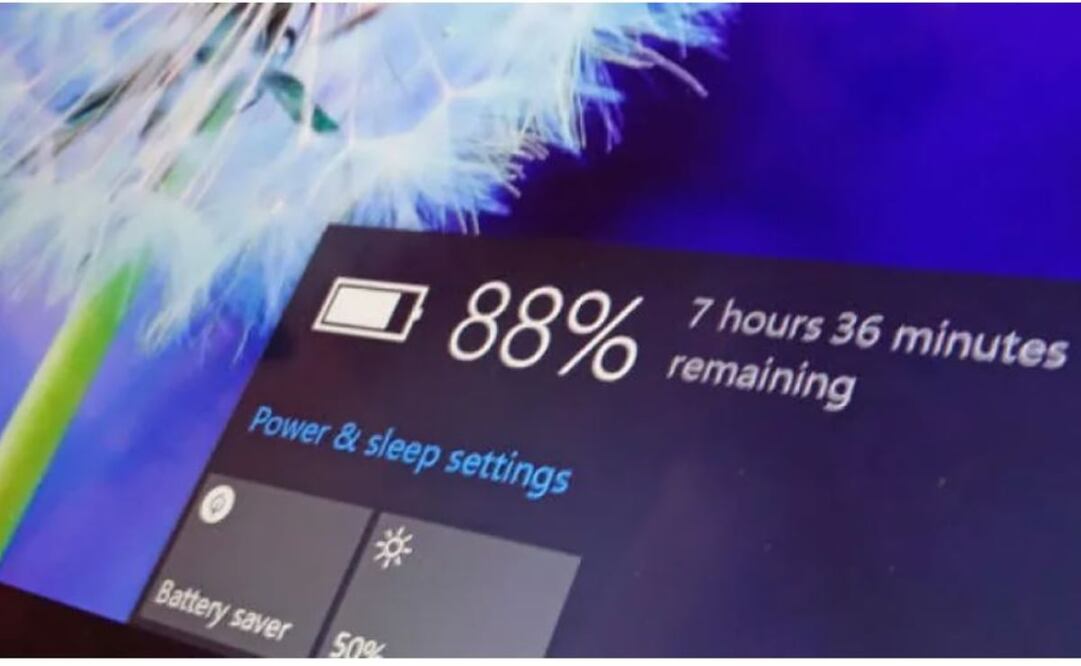Esto puede deberse a un mal funcionamiento del software de la batería, que el cargador esté defectuoso o que la batería sea demasiado vieja y por lo tanto se esté cargando demasiado lento 