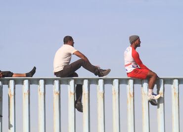 Juez de Texas desestima cargos contra inmigrantes; eran acusados de traspasar zonas militares de EU