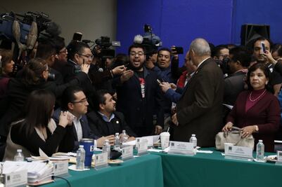 Entre protestas, avanza Guardia Nacional en Comisiones 
