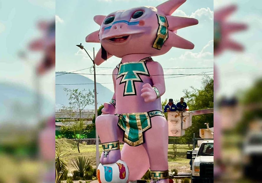 La escultura “Eca-Ajolota” se erige como el atractivo central. Foto: Especial