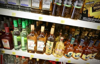 Cuatro de cada 10 tequilas vendidos son “pirata”: Profeco