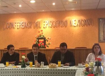 Ante polémica por libros de texto, Episcopado dice que sólo son auxiliares y no sustituyen a los maestros