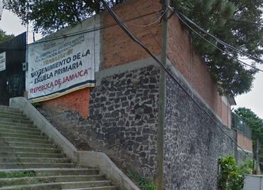 Deslave rompe barda de primaria en Álvaro Obregón