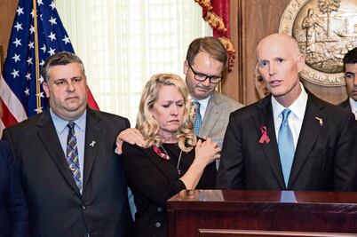 Florida se enfrasca en una guerra con la NRA 