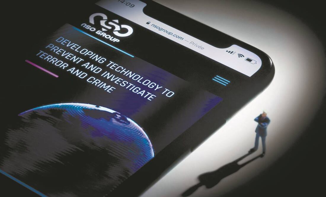 Un celular con el sitio web de NSO Group de Israel. Foto: Archivo/ AFP.