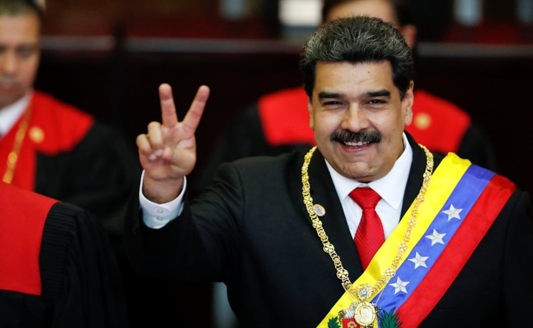 Venezuelan President Nicolás Maduro gestures after receiving the presidential sash during the ceremonial swearing-in for his second presidential term, at the Supreme Court in Caracas, Venezuela - Photo: Carlos Garcia Rawlins/REUTERS