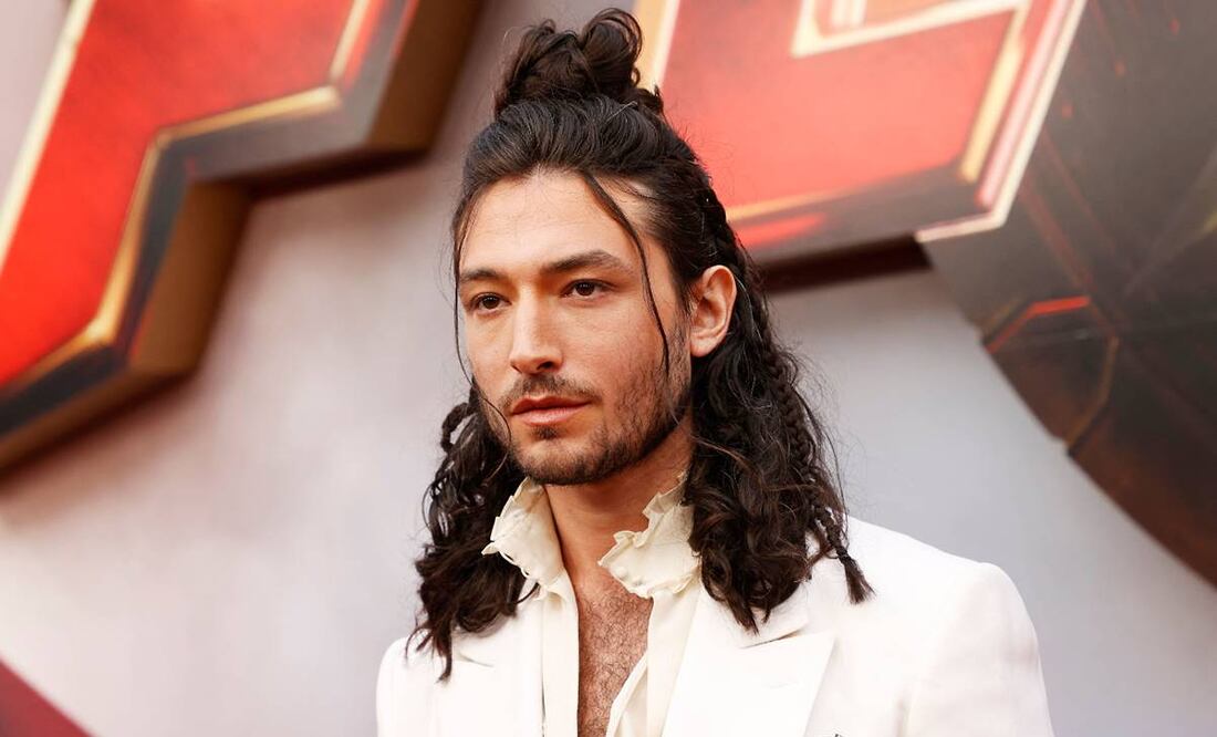 Erza Miller atiende su salud mental después de estar involucrado en varias polémicas en lugares públicos y con vecinos. Foto: AFP.